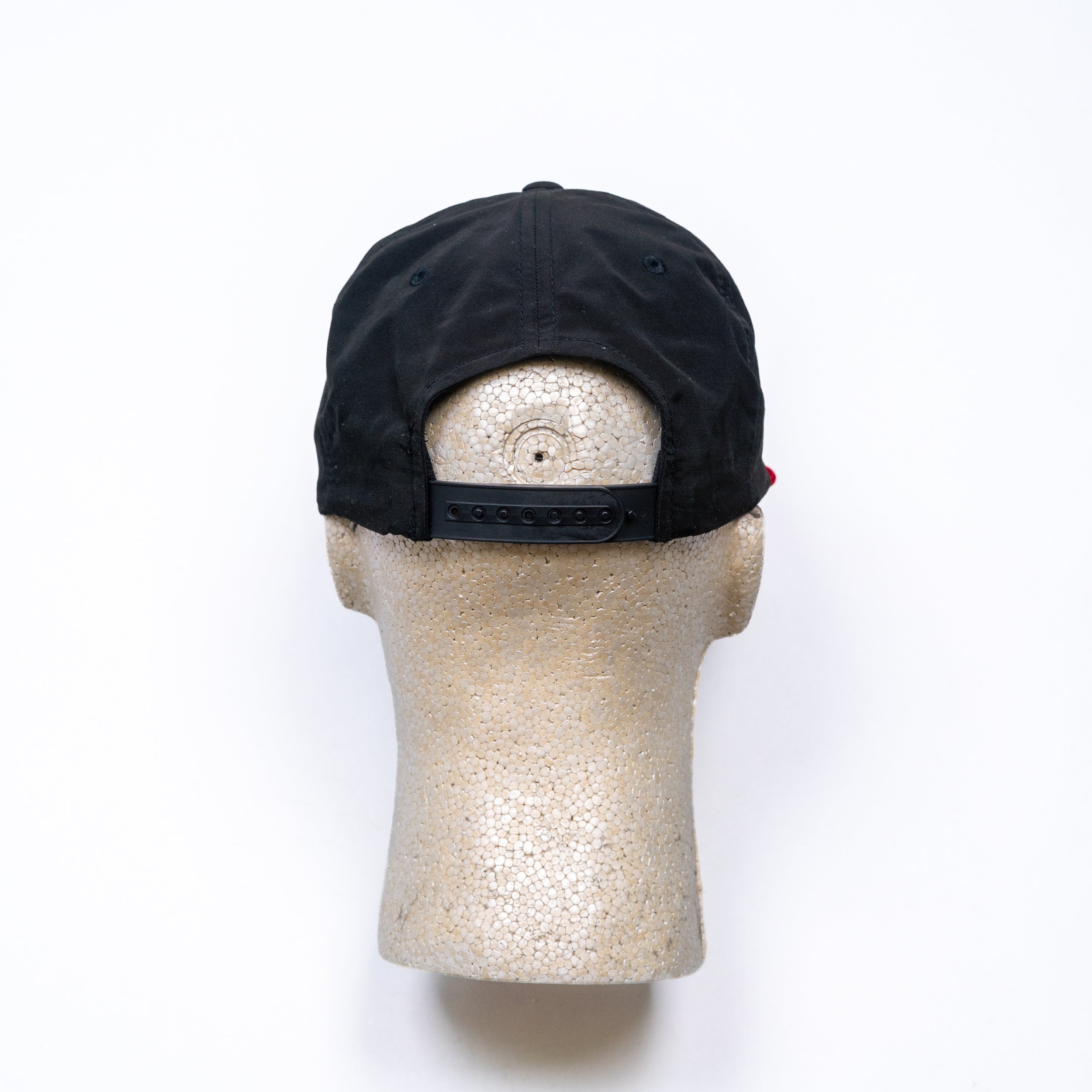 Snowtops Serif Cap