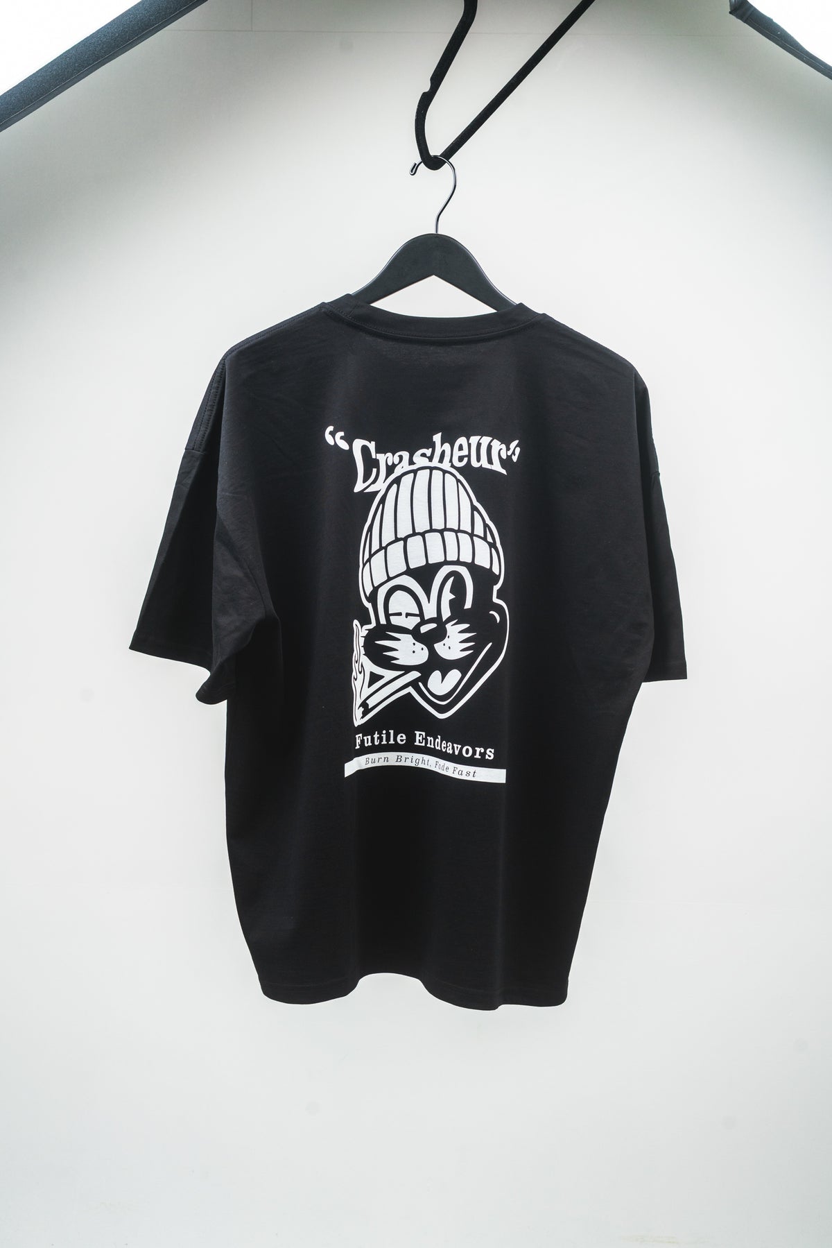 Kitty Smokes (Black) - Oversize T-Shirt